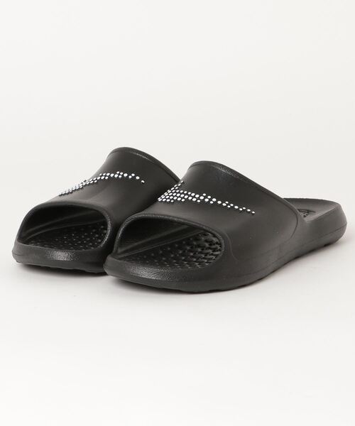 NIKE(ナイキ)の「NIKE ナイキ VICTORI ONE SHOWER SLIDE ヴィクトリー ONE シャワー スライド MCZ5478 001BLACK/WHITE(サンダル・メンズ・ブラック系その他・30.0cm/24.0cm/25.0cm/26.0cm/27.0cm/28.0cm/29.0cm)」の2枚目の写真