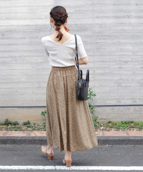 Crisp（クリスプ）の「フラワーフレアギャザースカート（スカート・レディース・ブルー/ブラウン・FREE）」の20枚目の写真