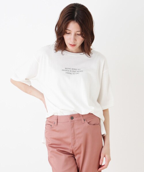 SHOO・LA・RUE（シューラルー）の「◆ドロップショルダーグラフィックTシャツ（Tシャツ/カットソー・レディース・オフホワイト/ライトパープル/チャコール/ホワイト系3/ホワイト系6/ブラック系3/ブラック系5/ベージュ系4/アイボリー系6/ダークグリーン系6/ブルー系5/ピンク系9・02/03/04）」の4枚目の写真