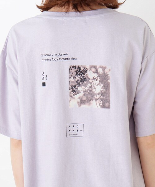 SHOO・LA・RUE（シューラルー）の「◆ドロップショルダーグラフィックTシャツ（Tシャツ/カットソー・レディース・オフホワイト/ライトパープル/チャコール/ホワイト系3/ホワイト系6/ブラック系3/ブラック系5/ベージュ系4/アイボリー系6/ダークグリーン系6/ブルー系5/ピンク系9・02/03/04）」の21枚目の写真