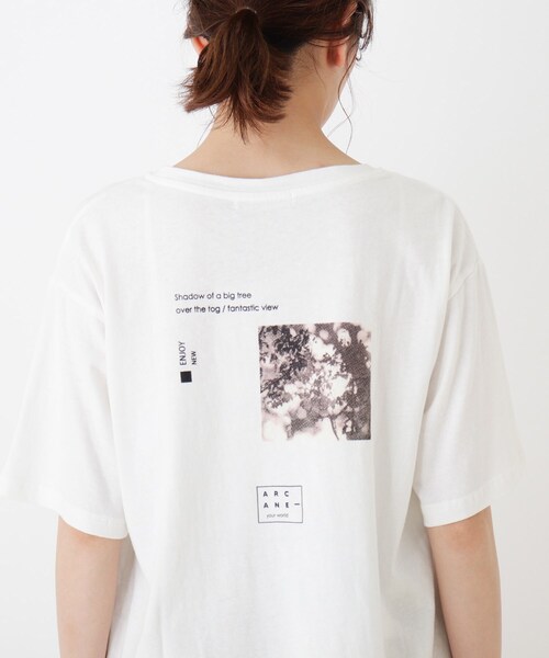 SHOO・LA・RUE（シューラルー）の「◆ドロップショルダーグラフィックTシャツ（Tシャツ/カットソー・レディース・オフホワイト/ライトパープル/チャコール/ホワイト系3/ホワイト系6/ブラック系3/ブラック系5/ベージュ系4/アイボリー系6/ダークグリーン系6/ブルー系5/ピンク系9・02/03/04）」の22枚目の写真