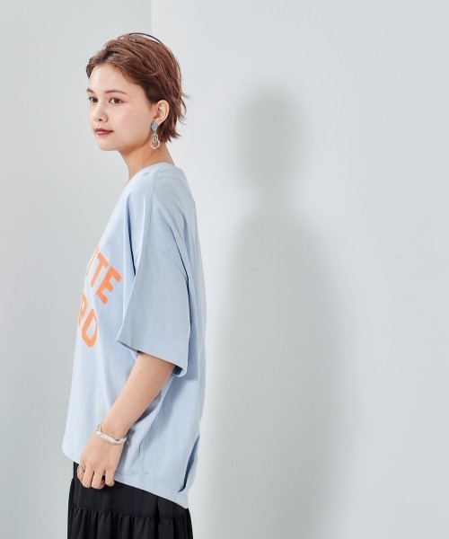 cepo(セポ)の「ネオンカラー カレッジロゴTee(Tシャツ/カットソー・レディース・オフホワイト/グリーン/ブラック/ブルー・M)」の1枚目の写真