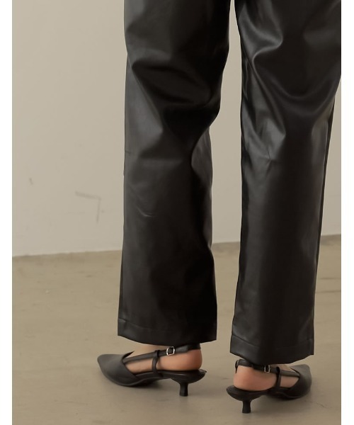 Re:EDIT（リエディ）の「[低身長/高身長サイズ有]フェイクレザーストレートパンツ（スラックス・レディース・ブラウン/ベージュ/ブラック/グリーン・MEDIUM/LARGE/TALL/SHORT）」の14枚目の写真