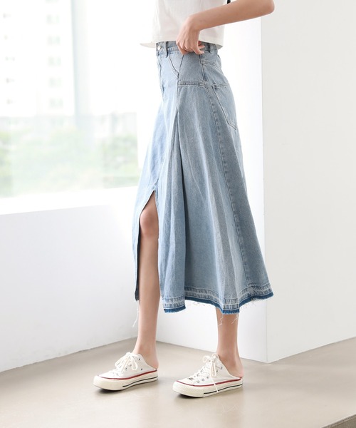 by muni:r（バイ ムニール）の「トレンディ ピンタック スリット デニム ロング スカート（スカート・レディース・ブルー・SMALL/MEDIUM）」の11枚目の写真
