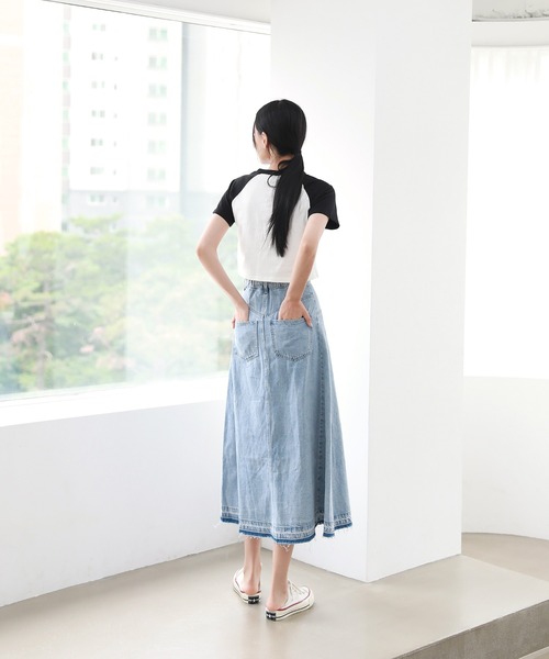 by muni:r（バイ ムニール）の「トレンディ ピンタック スリット デニム ロング スカート（スカート・レディース・ブルー・SMALL/MEDIUM）」の8枚目の写真