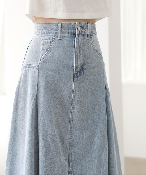 by muni:r（バイ ムニール）の「トレンディ ピンタック スリット デニム ロング スカート（スカート・レディース・ブルー・SMALL/MEDIUM）」の3枚目の写真