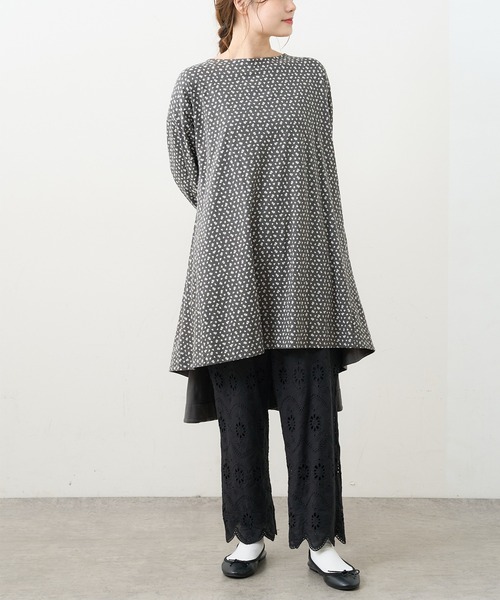 PUAL CE CIN（ピュアルセシン）の「小花プリント抜染プリントチュニック（Tシャツ/カットソー・レディース・チャコール/ブラウン/ベージュ/ブルー・FREE）」の16枚目の写真