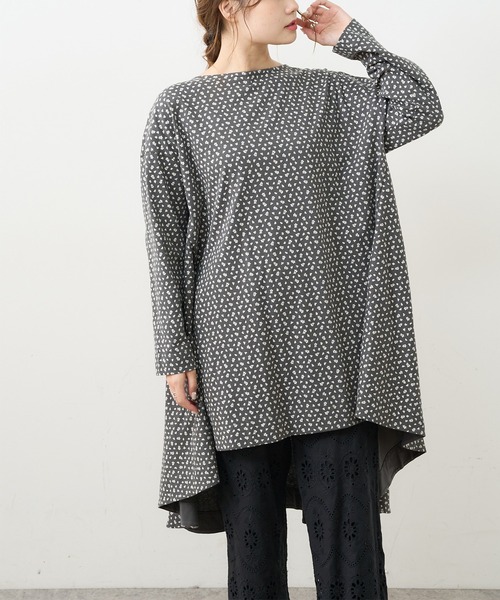 PUAL CE CIN（ピュアルセシン）の「小花プリント抜染プリントチュニック（Tシャツ/カットソー・レディース・チャコール/ブラウン/ベージュ/ブルー・FREE）」の14枚目の写真