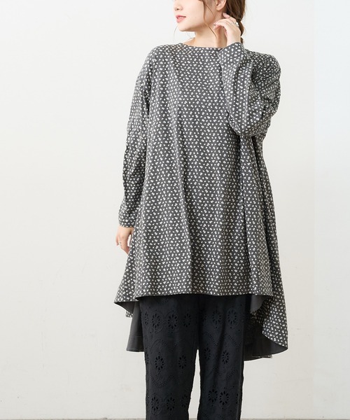 PUAL CE CIN（ピュアルセシン）の「小花プリント抜染プリントチュニック（Tシャツ/カットソー・レディース・チャコール/ブラウン/ベージュ/ブルー・FREE）」の15枚目の写真