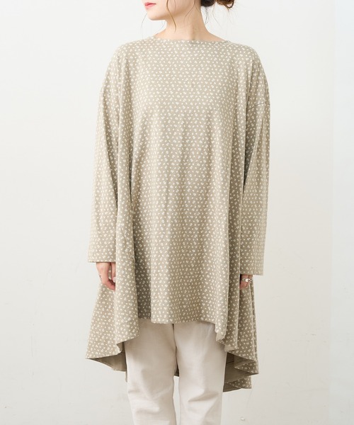 PUAL CE CIN（ピュアルセシン）の「小花プリント抜染プリントチュニック（Tシャツ/カットソー・レディース・チャコール/ブラウン/ベージュ/ブルー・FREE）」の18枚目の写真