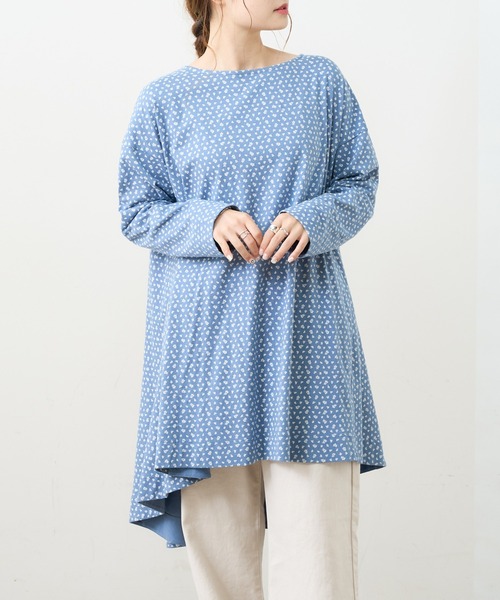 PUAL CE CIN（ピュアルセシン）の「小花プリント抜染プリントチュニック（Tシャツ/カットソー・レディース・チャコール/ブラウン/ベージュ/ブルー・FREE）」の6枚目の写真