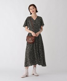 ◆サテンフラワーウエストタックVフレアワンピース【WEB限定サイズ】