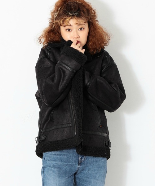 Alpha Industries（アルファインダストリーズ）の「フェイクムートン