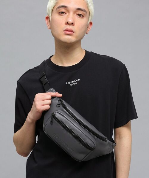 Calvin Klein(カルバン・クライン)の「MICRO PEBBLE ボディバッグ(ボディバッグ/ウエストポーチ・メンズ・ダークグレー・FREE)」の1枚目の写真