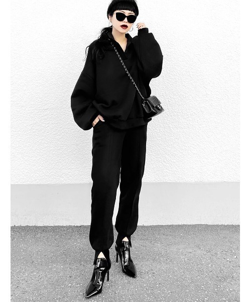 LVEU.(ラブユ.)の「Center seam sweat jogger pants / センターシームスウェットジョガーパンツ(Ai select)(その他パンツ・レディース・ブラック・FREE)」の2枚目の写真