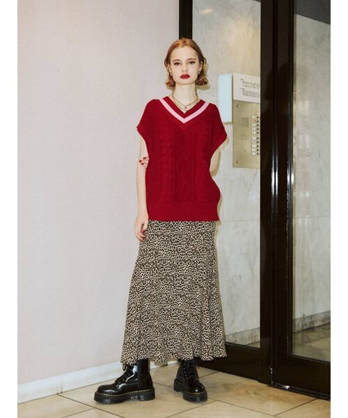 jouetie(ジュエティ)の「ルーズニットベスト(ベスト・レディース・ブラック/レッド/グリーン/ベージュ・MEDIUM)」の17枚目の写真