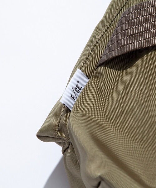 F/CE. （エフシーイー）の「【撥水】F/CE. 630 SKATEBOARD MESSENGER / エフシーイー 630 スケートボード メッセンジャーバッグ（ショルダーバッグ・メンズ・ベージュ/ブラック・ﾌﾘ-）」の9枚目の写真