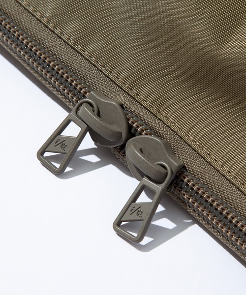 F/CE. （エフシーイー）の「【撥水】F/CE. 630 SKATEBOARD MESSENGER / エフシーイー 630 スケートボード メッセンジャーバッグ（ショルダーバッグ・メンズ・ベージュ/ブラック・ﾌﾘ-）」の13枚目の写真