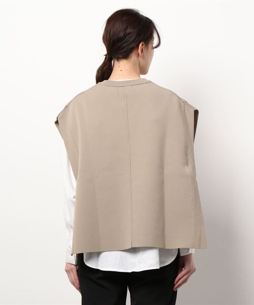 NICOLE white（ニコルホワイト）の「ニットベスト×バンドカラーブラウスＳＥＴ（ベスト・レディース・チャコールグレー/ベージュ/サックスブルー/グリーン・FREE）」の7枚目の写真