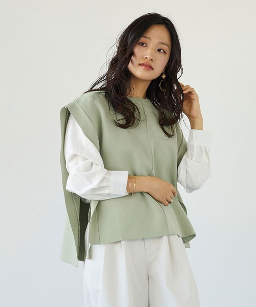 NICOLE white（ニコルホワイト）の「ニットベスト×バンドカラーブラウスＳＥＴ（ベスト・レディース・チャコールグレー/ベージュ/サックスブルー/グリーン・FREE）」の3枚目の写真