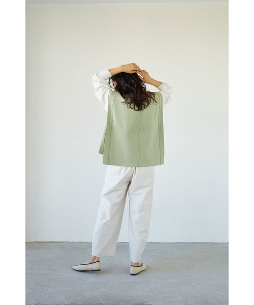 NICOLE white（ニコルホワイト）の「ニットベスト×バンドカラーブラウスＳＥＴ（ベスト・レディース・チャコールグレー/ベージュ/サックスブルー/グリーン・FREE）」の15枚目の写真