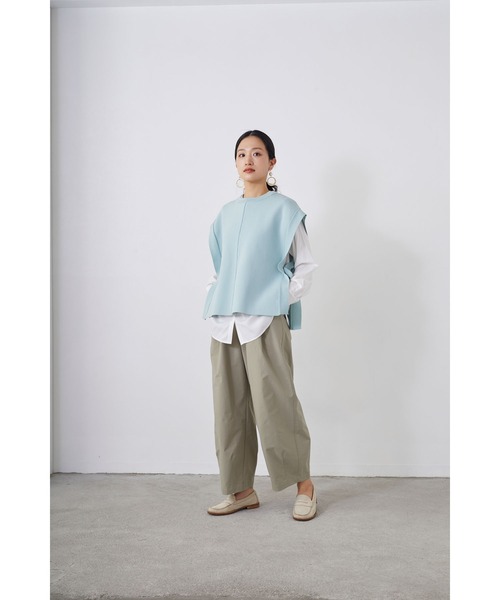 NICOLE white（ニコルホワイト）の「ニットベスト×バンドカラーブラウスＳＥＴ（ベスト・レディース・チャコールグレー/ベージュ/サックスブルー/グリーン・FREE）」の16枚目の写真