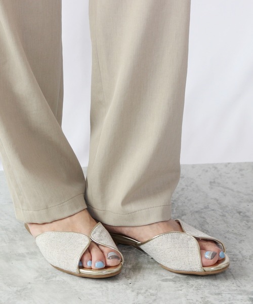 Fin（フィン）の「バタフライフラットミュール【低反発スポンジ入り】（サンダル・レディース・パープル/ブラウン/ベージュ/ブラック/ゴールド・S/L/LL/M）」の16枚目の写真