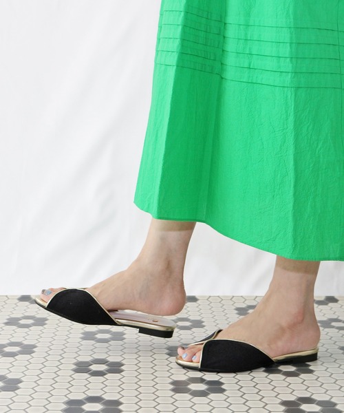 Fin（フィン）の「バタフライフラットミュール【低反発スポンジ入り】（サンダル・レディース・パープル/ブラウン/ベージュ/ブラック/ゴールド・S/L/LL/M）」の12枚目の写真