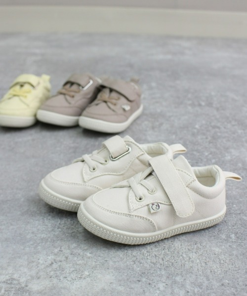 monmimi（モンミミ）の「（monmimi/モンミミ）ワンベルト シューズ（スニーカー・キッズ・アイボリー/ベージュ/イエロー・14.0cm/15.0cm/16.0cm/17.0cm/13.0cm/18.0cm/19.0cm）」の2枚目の写真