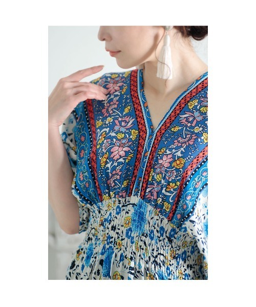 Sawa a la mode(サワアラモード)の「色鮮やかな花柄の北欧風ロングワンピース(ワンピース・レディース・ピンク/ブルー・FREE)」の9枚目の写真