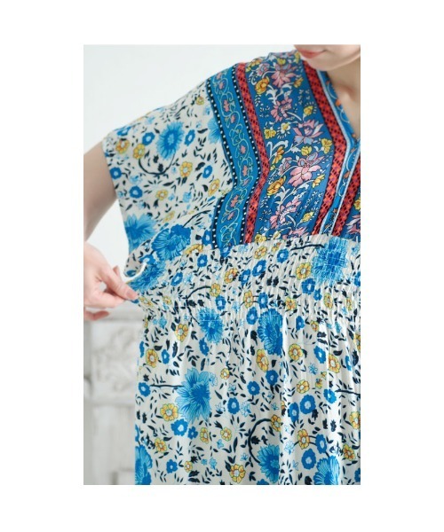 Sawa a la mode(サワアラモード)の「色鮮やかな花柄の北欧風ロングワンピース(ワンピース・レディース・ピンク/ブルー・FREE)」の13枚目の写真