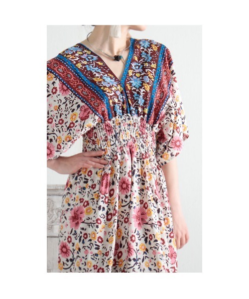 Sawa a la mode(サワアラモード)の「色鮮やかな花柄の北欧風ロングワンピース(ワンピース・レディース・ピンク/ブルー・FREE)」の11枚目の写真