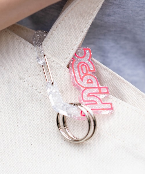 X-girl(エックスガール)の「MILLS LOGO CARABINER(キーホルダー・レディース・ライトブルー/シルバー/ブラック・ONE SIZE)」の3枚目の写真