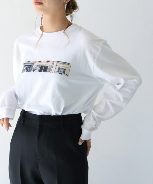 HER CLOSET(ハークローゼット)の「【shemoshelly】WEB限定 5.6オンスオリジナルフォトプリントロゴロンT(Tシャツ/カットソー・レディース・ホワイト/ホワイト系その他・S/M/L)」の1枚目の写真