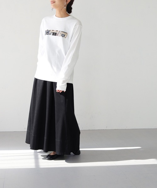 HER CLOSET(ハークローゼット)の「【shemoshelly】WEB限定 5.6オンスオリジナルフォトプリントロゴロンT(Tシャツ/カットソー・レディース・ホワイト/ホワイト系その他・S/M/L)」の3枚目の写真