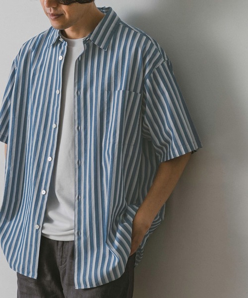 URBAN RESEARCH DOORS(アーバンリサーチドアーズ)の「ストライプレギュラーカラーショートスリーブシャツ(シャツ/ブラウス・メンズ・ブルー/グリーン系その他/ブルー系その他・MEDIUM/LARGE)」の3枚目の写真