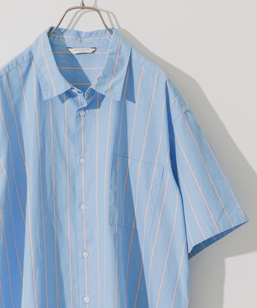 URBAN RESEARCH DOORS(アーバンリサーチドアーズ)の「ストライプレギュラーカラーショートスリーブシャツ(シャツ/ブラウス・メンズ・ブルー/グリーン系その他/ブルー系その他・MEDIUM/LARGE)」の2枚目の写真