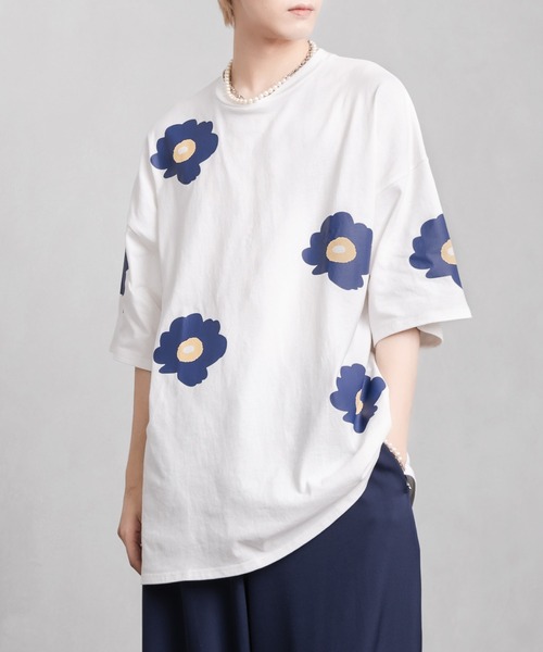 Adoon plain（アドーンプレーン）の「【Adoon plain】BIGフラワープリントTシャツ（Tシャツ/カットソー・メンズ・ブラック/オフホワイト/ブルー・MEDIUM/LARGE）」の2枚目の写真
