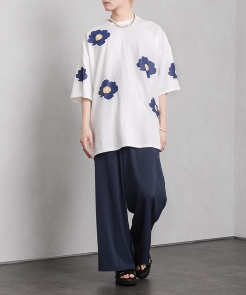 Adoon plain（アドーンプレーン）の「【Adoon plain】BIGフラワープリントTシャツ（Tシャツ/カットソー・メンズ・ブラック/オフホワイト/ブルー・MEDIUM/LARGE）」の4枚目の写真