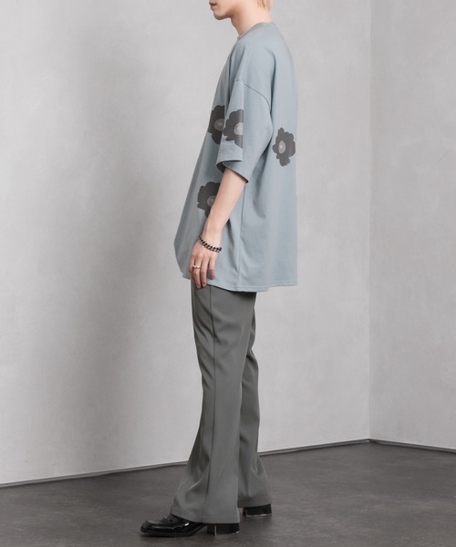 Adoon plain（アドーンプレーン）の「【Adoon plain】BIGフラワープリントTシャツ（Tシャツ/カットソー・メンズ・ブラック/オフホワイト/ブルー・MEDIUM/LARGE）」の7枚目の写真