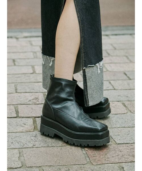 jouetie（ジュエティ）の「スクエアトゥショートブーツ（ブーツ・レディース・アイボリー/ブラック・M/L）」の3枚目の写真