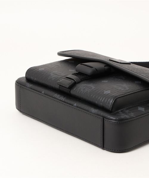 MCM(エムシーエム)の「MCM/エムシーエム/KLASSIK MESSENGER BAG SMALL(メッセンジャーバッグ・レディース・ブラック/ブラウン・F)」の4枚目の写真