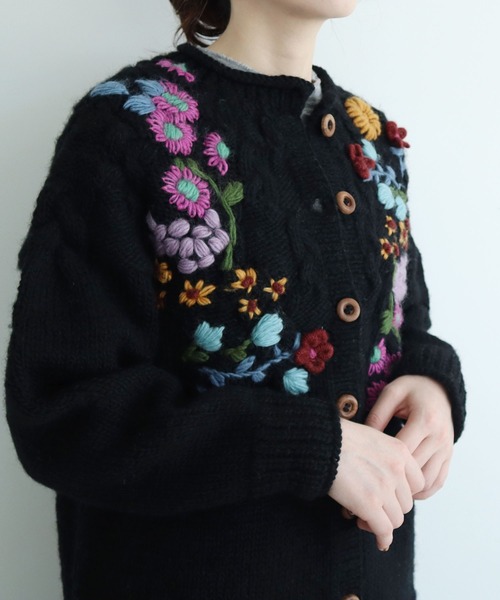 l'atelier du savon(アトリエドサボン)の「ベランダのあの子たち 刺繍カーディガン(カーディガン/ボレロ・レディース・ブラック/キナリ・FREE)」の14枚目の写真
