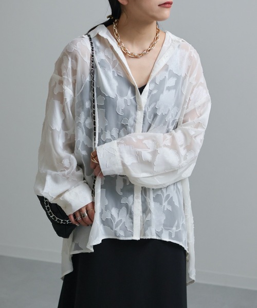 ap retro(アプレトロ)の「シアーフラワーオーバーサイズジャガードシャツ(シャツ/ブラウス・レディース・アイボリー/ブラック・FREE)」の3枚目の写真