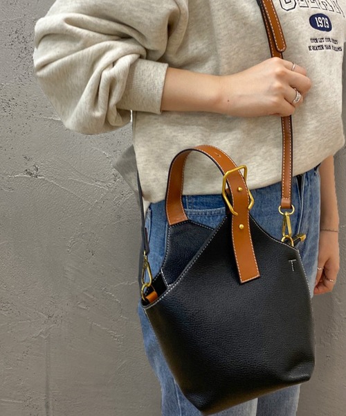 apres jour mignon（アプレジュールミニョン）の「【apresjour mignon×ARIAZ】２WAYベルトバック（ショルダーバッグ・レディース・ブラック/アイボリー・ONESIZE）」の6枚目の写真