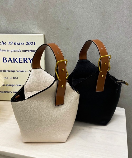 apres jour mignon（アプレジュールミニョン）の「【apresjour mignon×ARIAZ】２WAYベルトバック（ショルダーバッグ・レディース・ブラック/アイボリー・ONESIZE）」の3枚目の写真