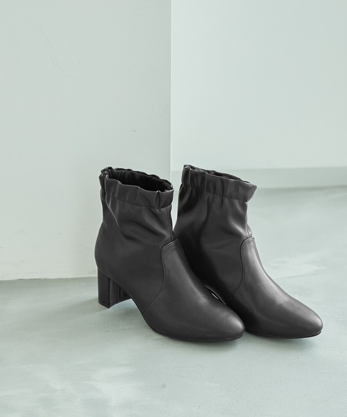 ROPE' PICNIC(ロペピクニック)の「ギャザーソフトストレッチショートブーツ(ブーツ・レディース・ブラック/キナリ・S/M/L)」の2枚目の写真