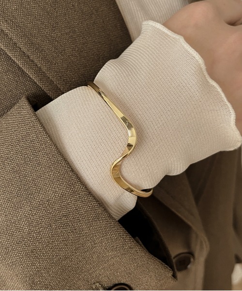 apres jour clair（アプレジュールクレア）の「【apres jour clair×ARIAZ】ウェーブバングル（バングル/リストバンド・レディース・ゴールド/シルバー・FREE）」の3枚目の写真