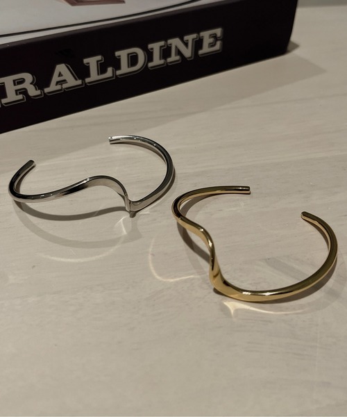 apres jour clair（アプレジュールクレア）の「【apres jour clair×ARIAZ】ウェーブバングル（バングル/リストバンド・レディース・ゴールド/シルバー・FREE）」の4枚目の写真