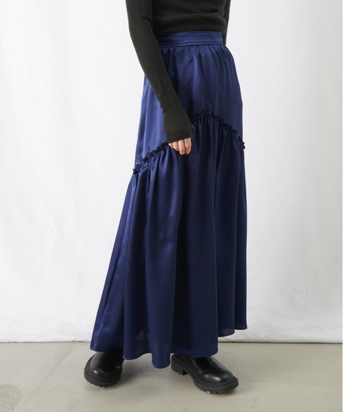 LUCA/LADY LUCK LUCA(ルカ/レディラックルカ)の「LC/LLL サテンラウンドティアードスカート(スカート・レディース・シルバー/ネイビー/ブラウン・FREE)」の1枚目の写真